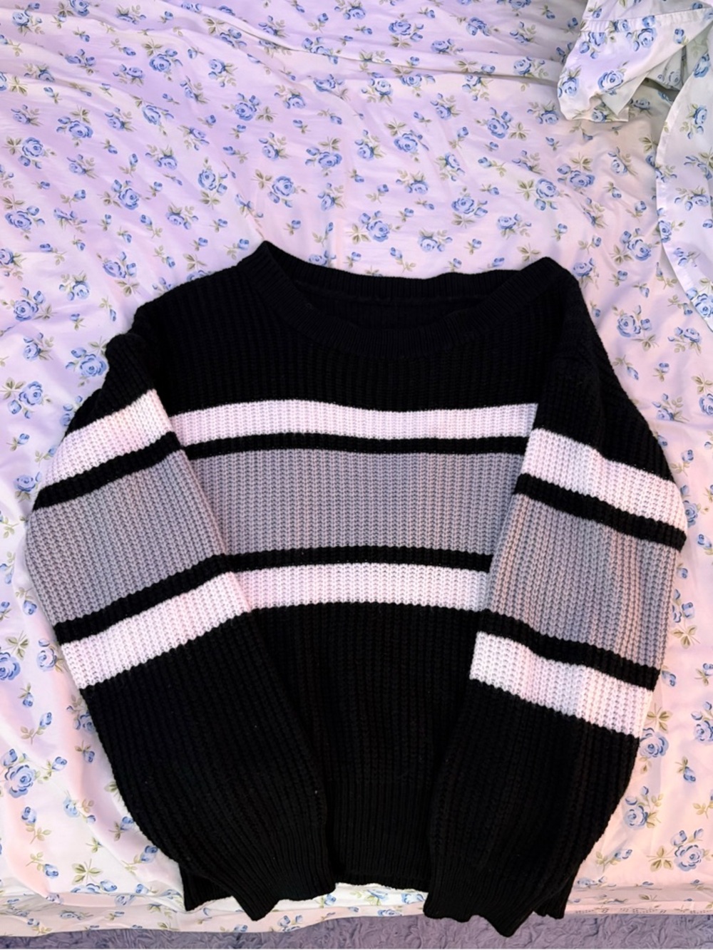 Black & White Striped knitted sweater (Size M)